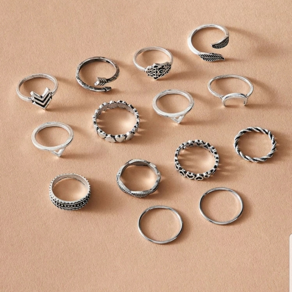 *Vera* Set of 14 Rings - Picture 3 of 3